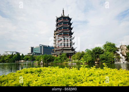 Pagode am Seeufer, Banyan See, Guilin, Provinz Guangxi, China Stockfoto