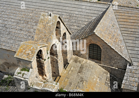 Dach von Montmajour Abtei (12. Jh.), in der Nähe von Arles, Provence, Frankreich Stockfoto