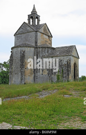 Kirche des Heiligen Kreuzes (12. Jahrhundert), Montmajour Abtei, in der Nähe von Arles, Provence, Frankreich Stockfoto