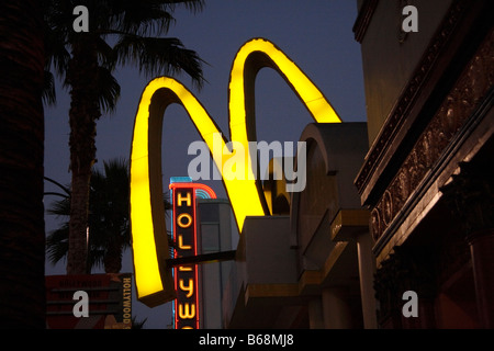 McDonalds Restaurant in Hollywood in der Dämmerung Stockfoto