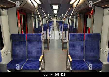 Interieur eines modernen Zuges in Deutschland Stockfoto