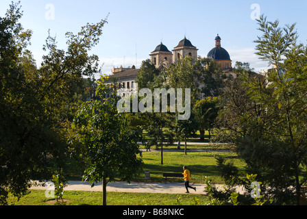 Blick über den Turia Park, Palacio de Cervello im historischen Stadtzentrum von Valencia, Spanien Stockfoto