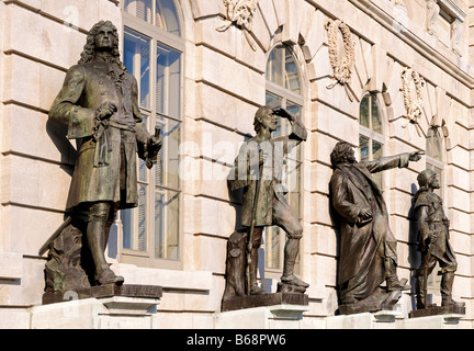 Detail der Fassade des l Hôtel du Parlement in Quebec dekoriert mit Bronze-Statuen von Persönlichkeiten der lokalen Geschichte, Quebec Stockfoto