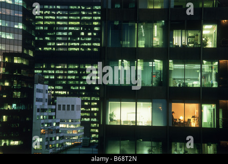 Geschäftsmann, der spät in Midtown Manhattan, NYC arbeitet 1995 Stockfoto