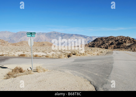 Lone Pine Road CA Film mit Whitney Portal-Straße und der Alabama Hills im Bereich, wo viele western-Filme gedreht wurden Stockfoto