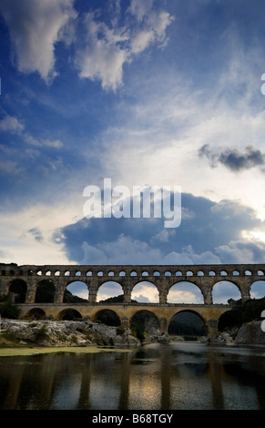 Der Roman Aquaduct, Pont de Gard aus 19 v. Chr., in der Nähe von Remoulins, Provence, Frankreich Stockfoto