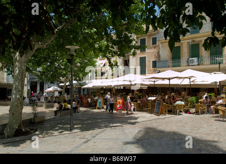 Cafés in Hauptplatz, Soller, Mallorca, Balearen, Spanien Stockfoto