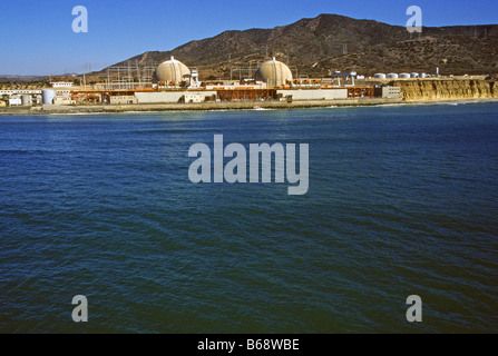 San Onofre Nuclear Power plant in der Nähe von San Clemente, Kalifornien, USA, vom Hubschrauber über Pazifik weiter gesehen, Pflanzen. Stockfoto