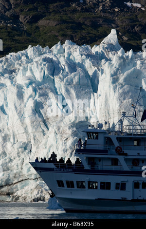 USA Alaska Glacier Bay Nationalpark Cruise West MV Spirit of Alaska Kreuzfahrt Schiff in der Nähe von Margerie Gletscher im frühen Morgenlicht Stockfoto