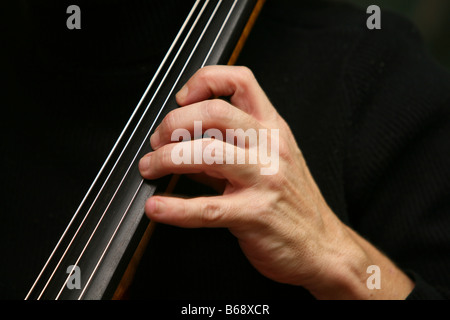 Cellist Noten spielen Stockfoto