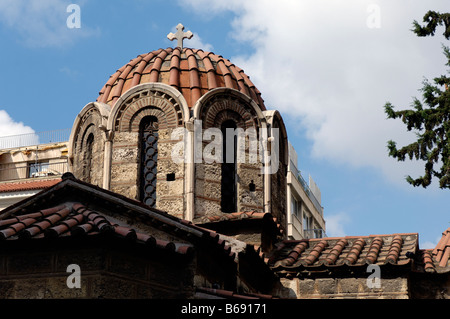 Der Turm der griechisch-orthodoxen Kirche Agia Ekaterini in Plaka, die Altstadt von Athen Stockfoto