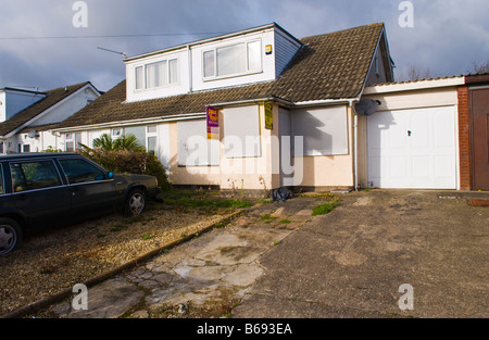 Repossessed Doppelhaushälfte Haus zum Verkauf Versteigerung in South Wales UK Stockfoto