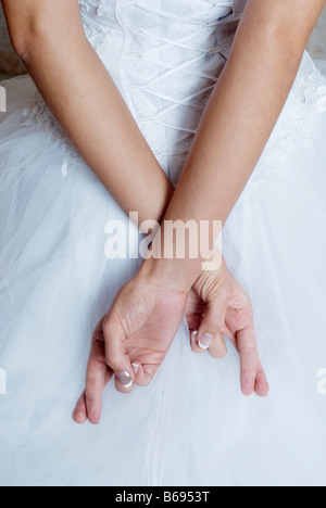 Bräute Daumen hinter Rücken, Mittelteil Stockfoto
