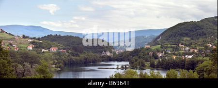 Bosnien und Herzegowina Dorf Jezero und Gemeinde an den Ufern des Pliva See nahe der Stadt Jajce Stockfoto