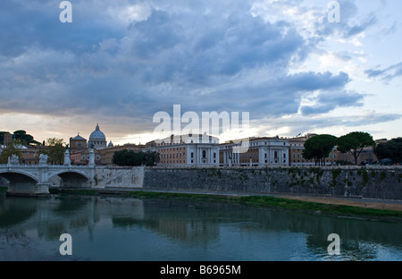 Rom-Blick des Lungotevere Vaticano von S Angelo Brücke Stockfoto