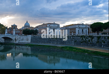 Rom-Blick des Lungotevere Vaticano von S Angelo Brücke Stockfoto