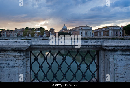 Rom-Blick des Lungotevere Vaticano von S Angelo Brücke Stockfoto