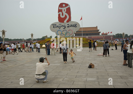 Chinesische Fotografieren am Tiananmen-Platz Stockfoto