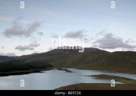 Bencullagh Lough See Nahillion Connemara Nationalpark Galway West Irland Sonnenuntergang Himmel leuchten zwölf Stifte Benna beola Stockfoto