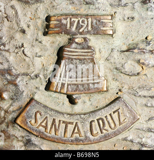 Mission Santa Cruz Plakette auf Statue am California State Capitol Sacramento Stockfoto