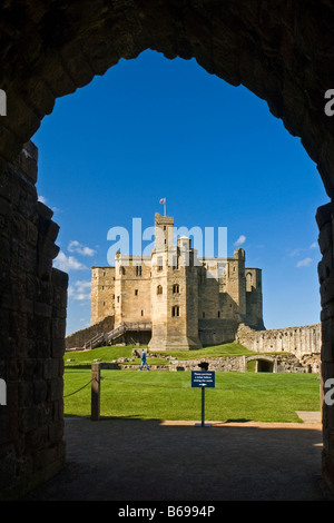 Warkworth Castle Turm halten im Garten vom Südeingang, Warkworth, Northumbria Stockfoto