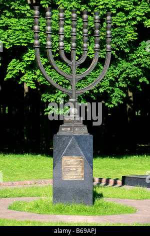 Menora (siebenarmigen Leuchter) im Park des Sieges in Moskau, Russland Stockfoto