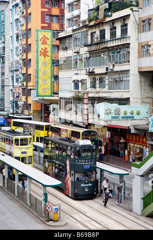 Eine Straßenbahnhaltestelle befindet sich in Hong Kong Stockfoto