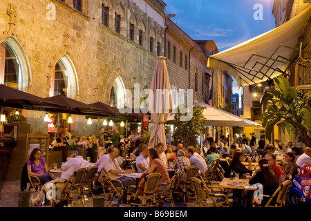 Straßencafés in den Süden von Frankreich City Center Perpignan, Europa Stockfoto