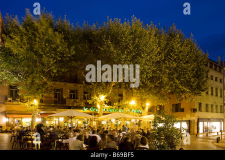 Straßencafés in den Süden von Frankreich City Center Perpignan, Europa Stockfoto