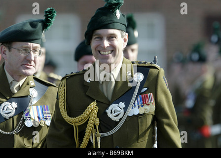 Prinz Andrew inspiziert die Royal Irish Regiment in St Patricks Barracks in Ballymena Stockfoto