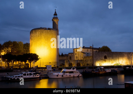 Aigues Mortes auf französische Camargue in der Abenddämmerung, Frankreich, Europa Stockfoto