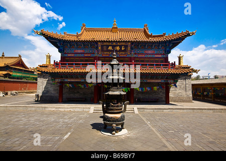 Skulptur vor einem Tempel, Da Zhao Tempel, Hohhot, Innere Mongolei, China Stockfoto