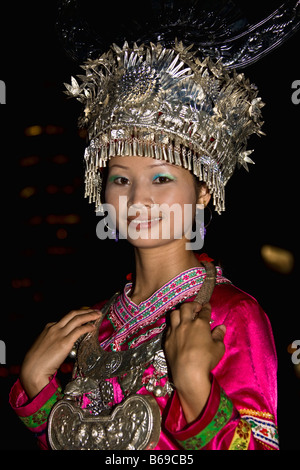 Porträt eines Mädchens lächelnd, Guilin, Provinz Guangxi, China Stockfoto