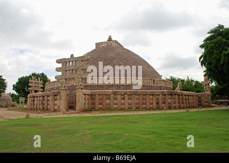 Stupa 1 oder große Stupa: totale Sanchi Stupa. Sanchi, Madhya Pradesh, Indien Stockfoto