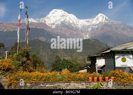 Annapurna South Mountain aus dem Ker und Downey Himalaya Lodge in Ghandruk Dorf im Annapurna Range, Himalaya, Nepal Stockfoto