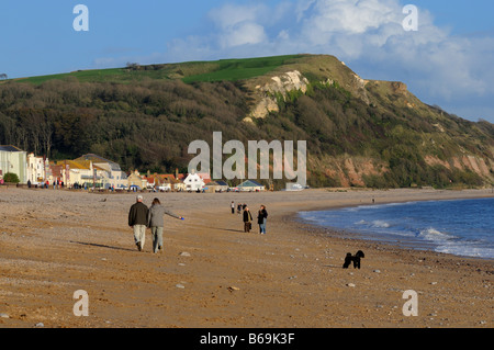 Fuß am Strand entlang der Jurassic Coast Seaton, Devon, England, UK. Stockfoto