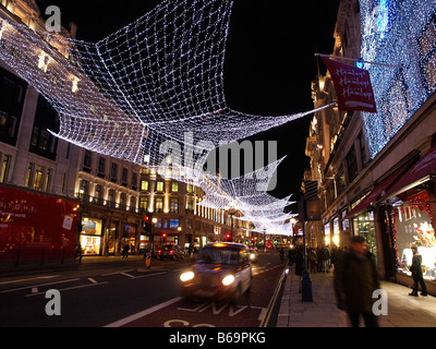 Hamleys Spielwarenladen und 2008 2009 Weihnachtsbeleuchtung Regent Street in London Stockfoto