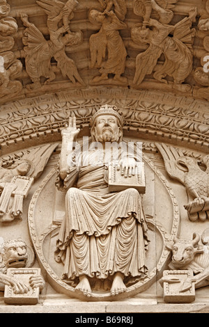 Romanische Stein Flachrelief auf Portal der Heiligen Trophimus Kathedrale (1170-1180), Arles, Provence, Frankreich Stockfoto