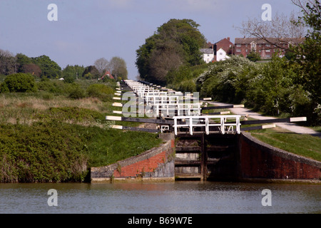 Caen Hill, Schlösser, Devizes, Wiltshire, Zeile, Sequenz, Kanal, Kanäle, Kennet, Avon, Aufstieg, John Rennie, steil, Pfund, Fluss, Trave Stockfoto