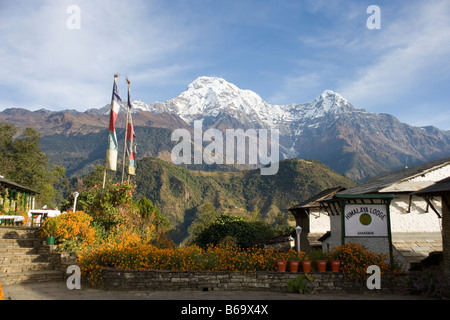 Annapurna South Mountain aus dem Ker und Downey Himalaya Lodge in Ghandruk Dorf im Annapurna Range, Himalaya, Nepal Stockfoto