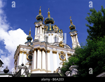 Kuppeln der St. Andreaskirche in Kiew, Ukraine Stockfoto