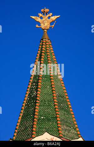 Einen goldenen Doppeladler (Wappen der Russischen Föderation) auf die Auferstehung Tor in Moskau, Russland Stockfoto