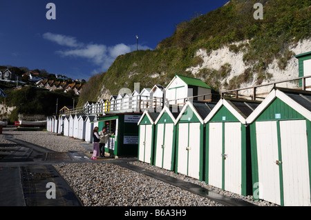 Cafe und Strand Hütten auf der Jurassic Coast bei Bier, in der Nähe von Seaton, in Devon, England, UK. Stockfoto