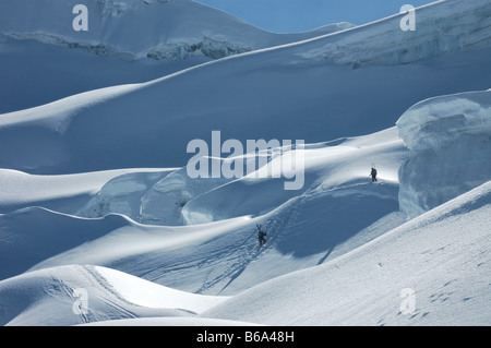 Zwei Bergsteiger auf Vallunaraju Berg Anden Ancash Provinz Peru Südamerika Stockfoto