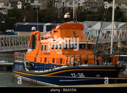 Newlyns Rettungsboot im Hafen Stockfoto