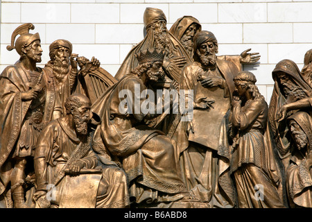 Bronze-Skulpturen in der Kathedrale von Christus den Erlöser in Moskau, Russland Stockfoto