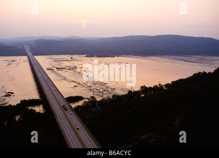 Luftaufnahme des Susquehanna River bei Sonnenuntergang, westlich von Harrisburg, Pennsylvania, USA Stockfoto