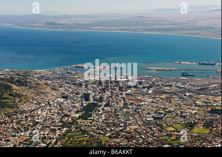Blick vom Tafelberg über die Stadt und Hafen von Cape Town, South Africa Stockfoto