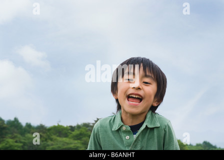 Porträt eines lächelnden jungen Stockfoto