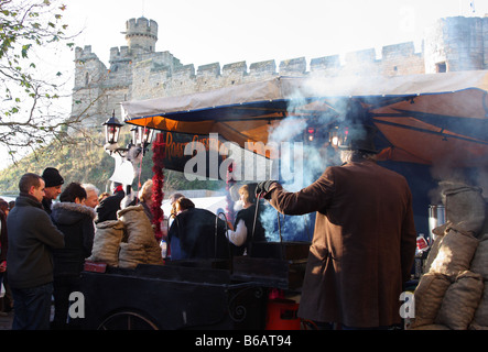 Gebratene Kastanien Stand auf Weihnachtsmarkt Lincoln, Lincoln, England, U.K Stockfoto